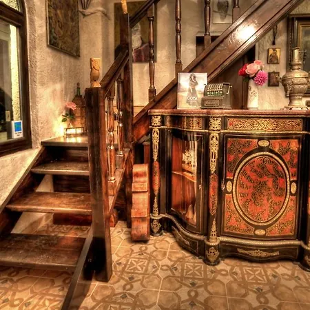 Chateaux Constantin Agistro Ángistron