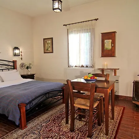 호텔 Chateaux Constantin Agistro 3*