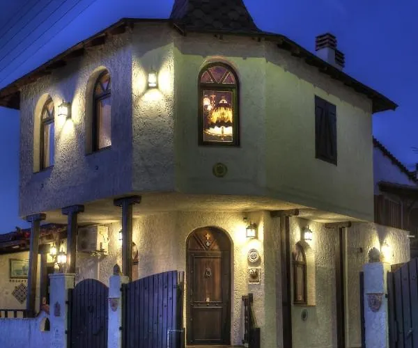 康斯坦丁阿吉斯特罗城堡酒店 3*